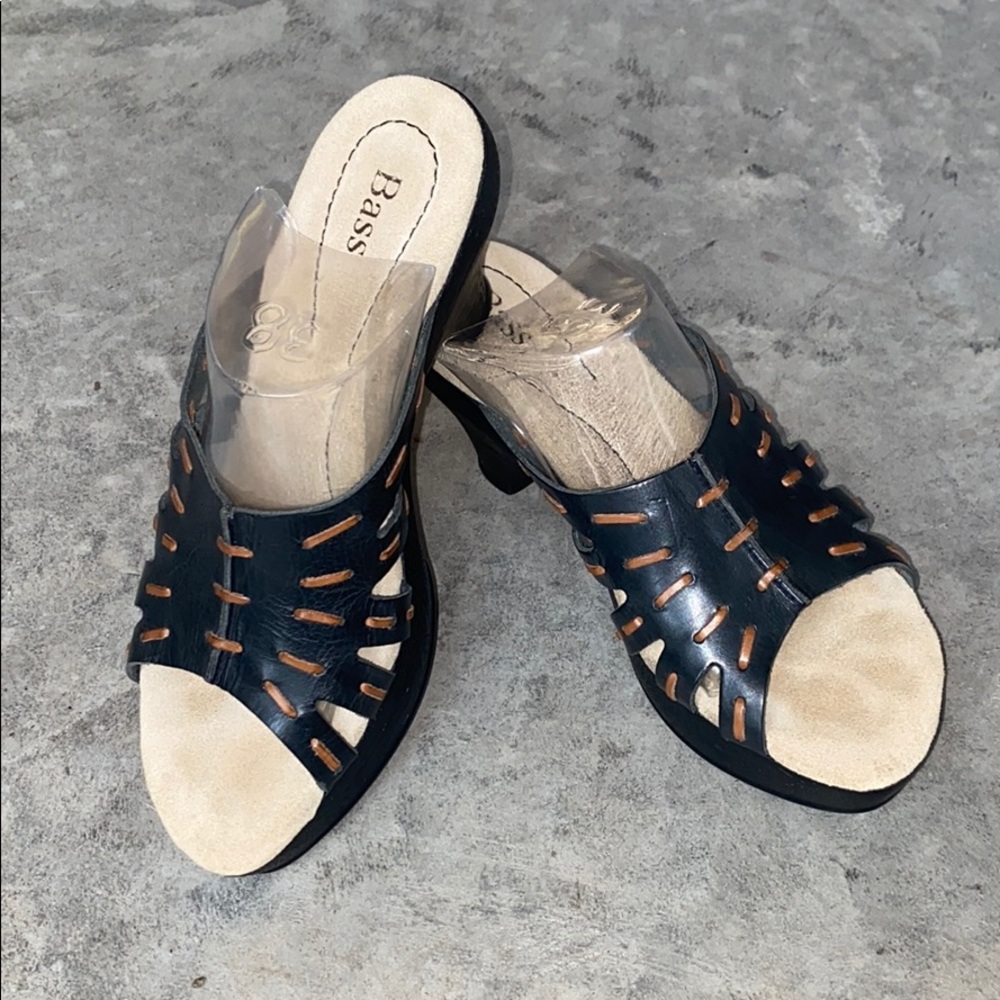 NWOT Bass sandals